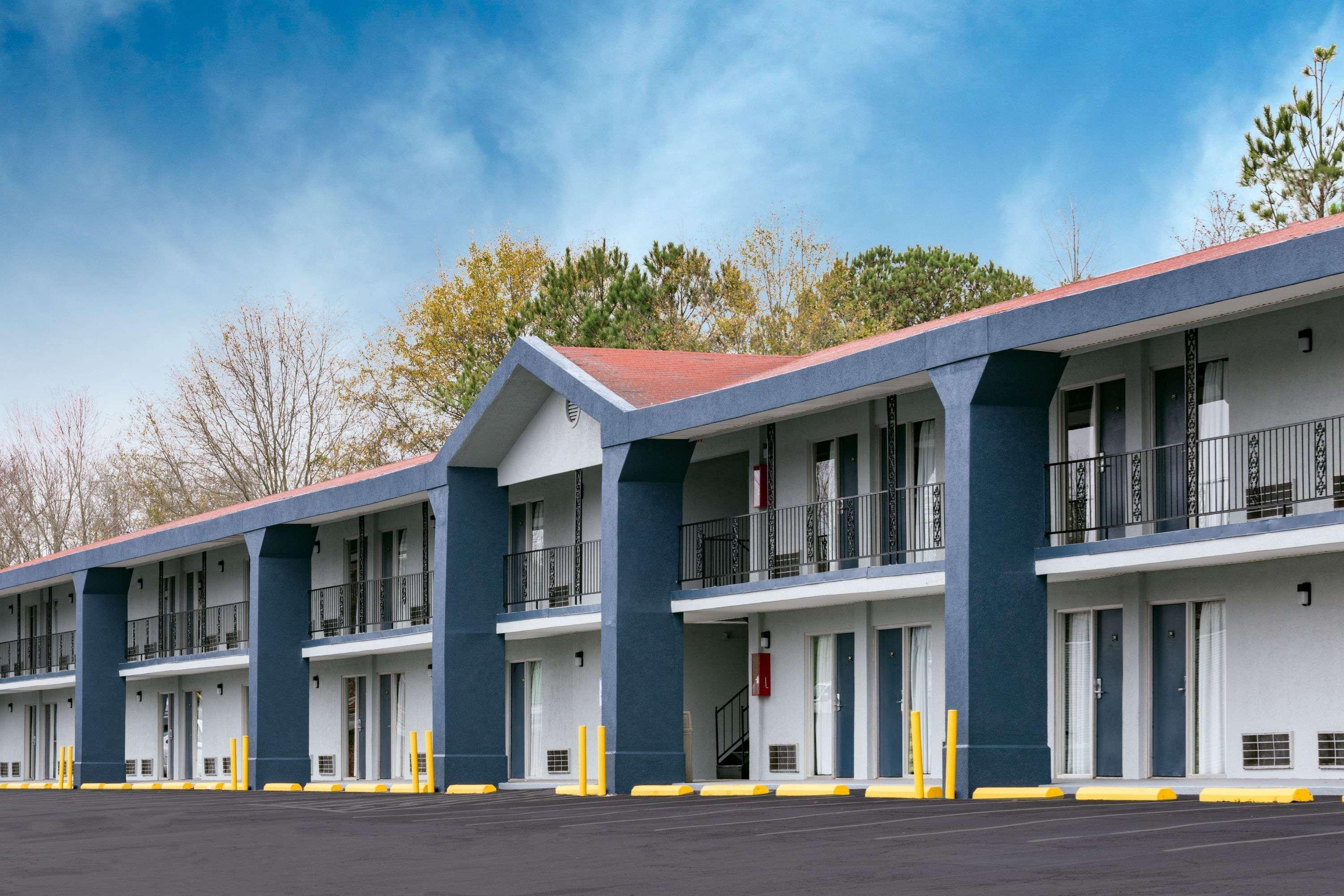Super 8 By Wyndham Locust Grove Motel Exterior foto