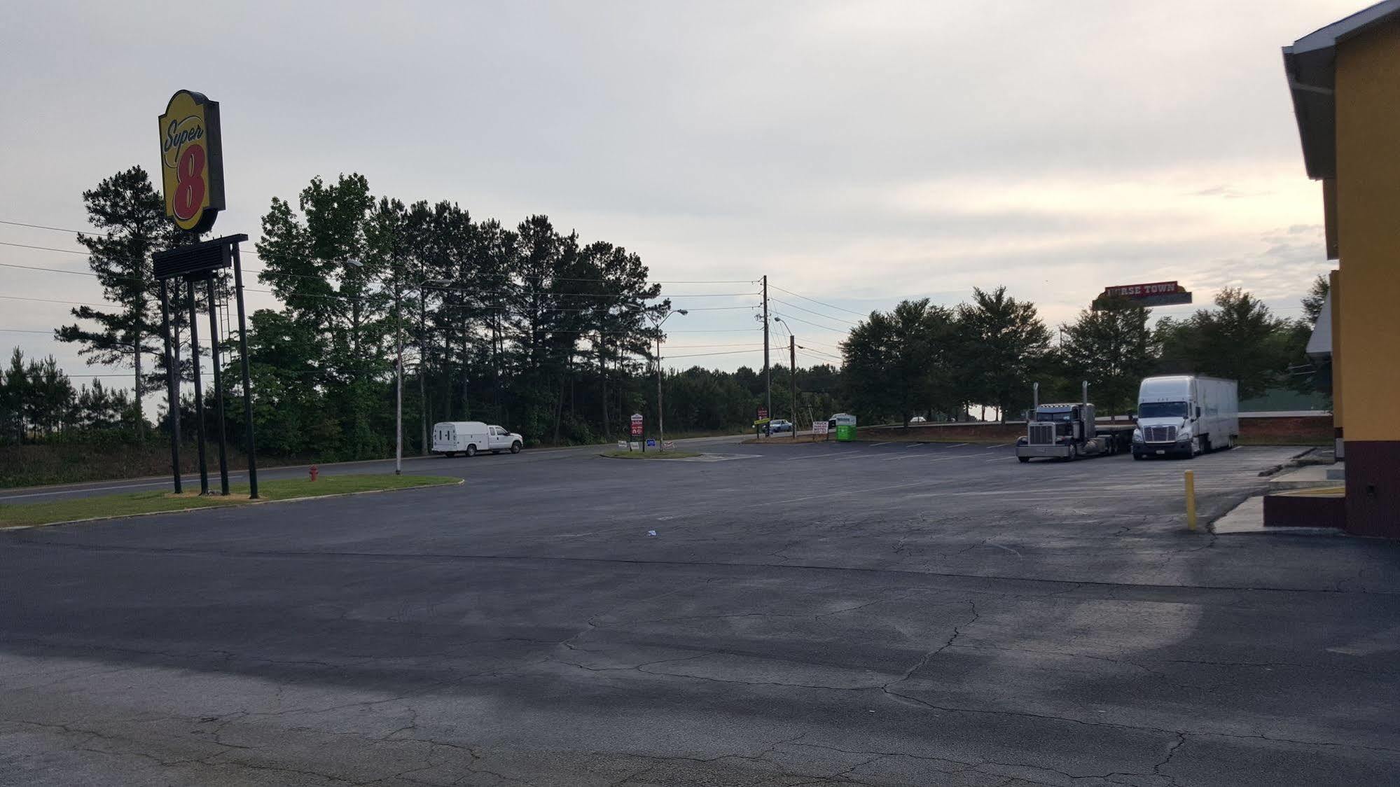 Super 8 By Wyndham Locust Grove Motel Exterior foto